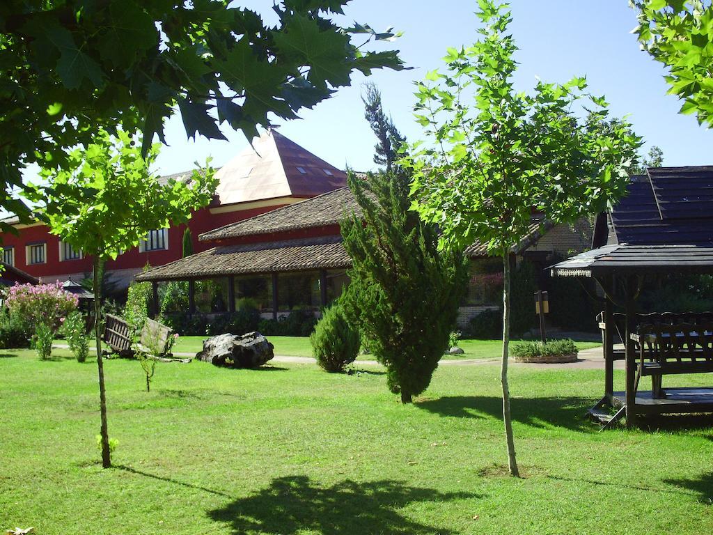Hotel El Mirlo Blanco Candeleda Luaran gambar
