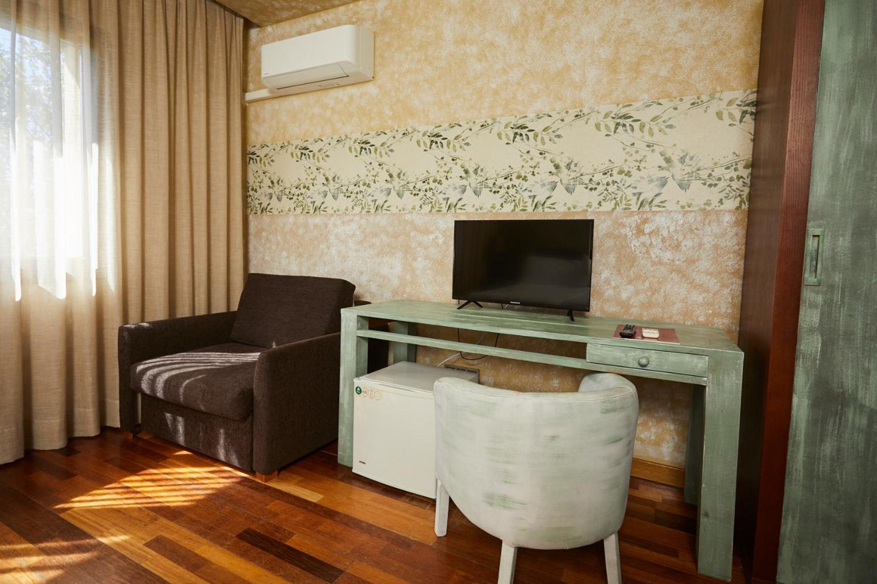 Hotel El Mirlo Blanco Candeleda Luaran gambar