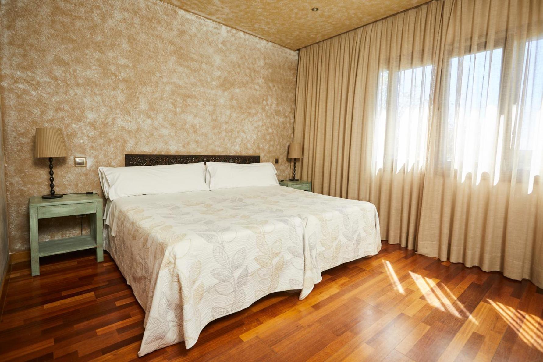 Hotel El Mirlo Blanco Candeleda Luaran gambar