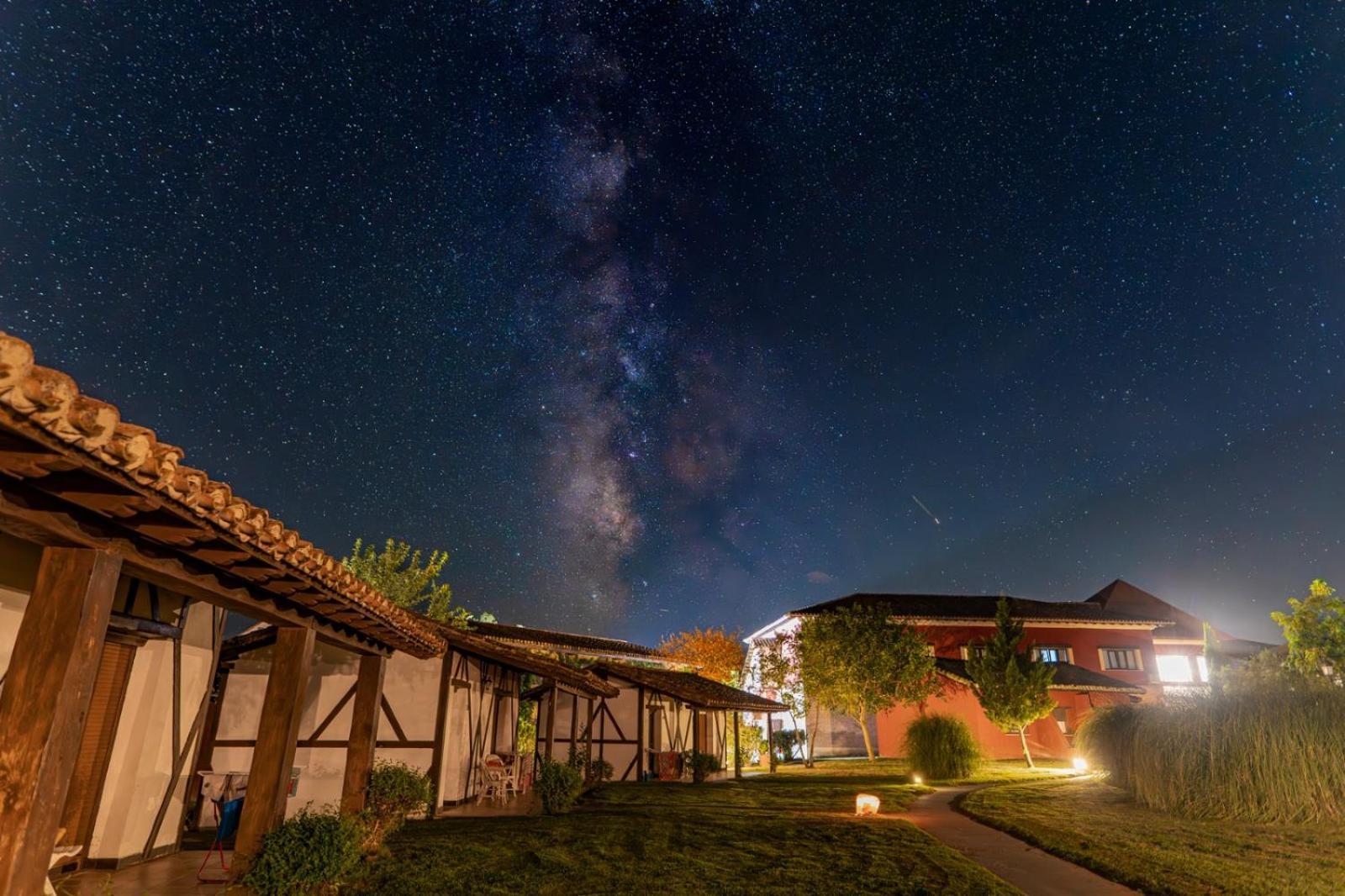 Hotel El Mirlo Blanco Candeleda Luaran gambar